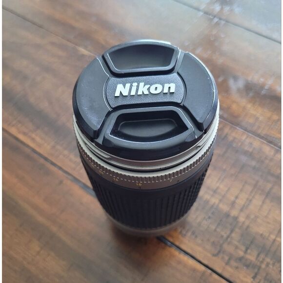 Nikon AF Nikkor 70-300mm 1:4-5.6G Telephoto  Silver Black Zoom Lens - Picture 1 of 9